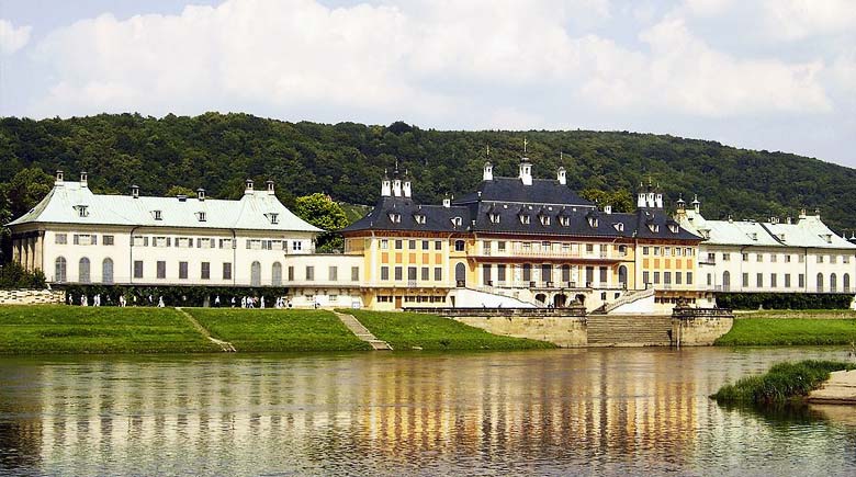 Замок Пильниц